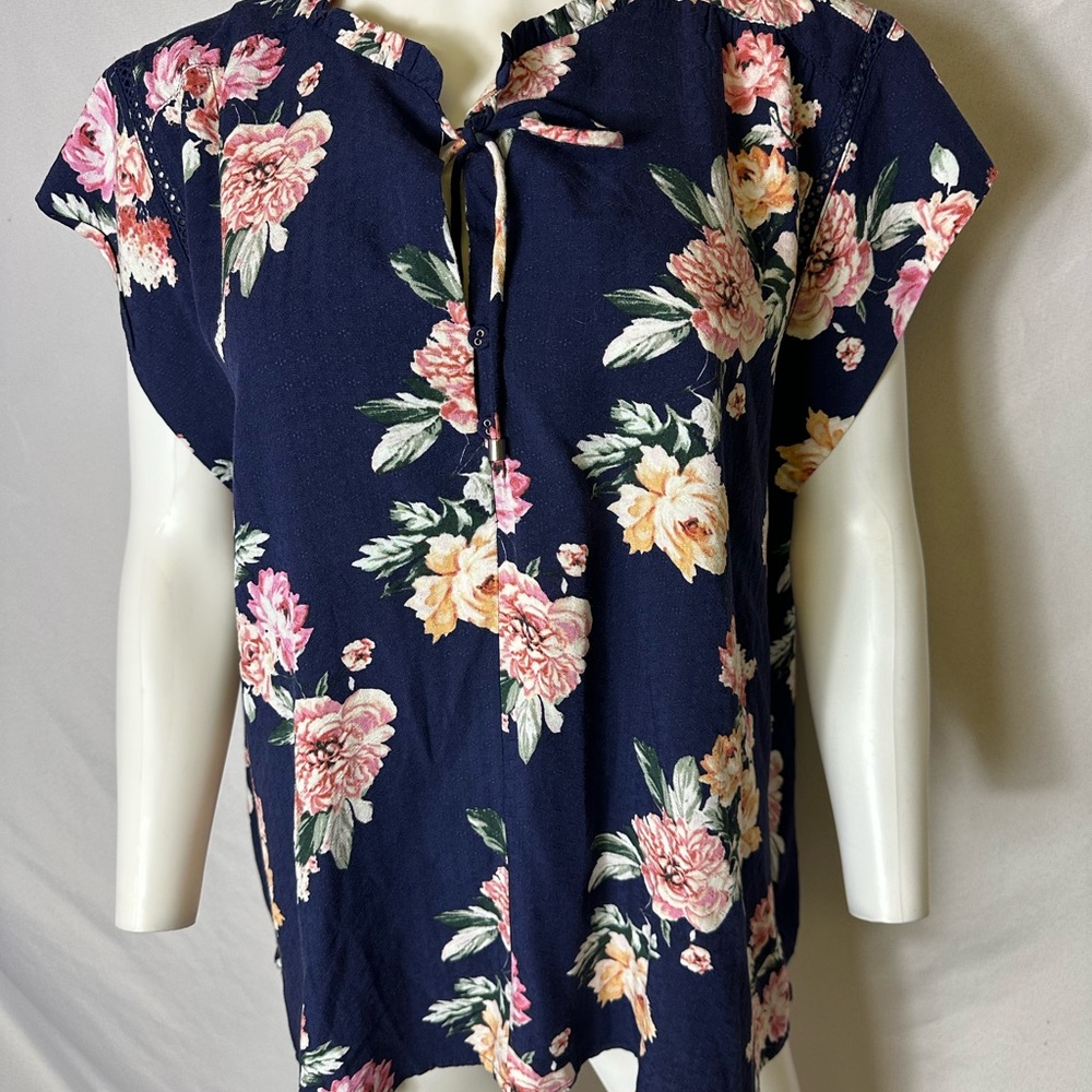 Buffalo David Britton XL  Blue Floral Flowy Peasant Flutter Sleeve Top NWT - Picture 7 of 8